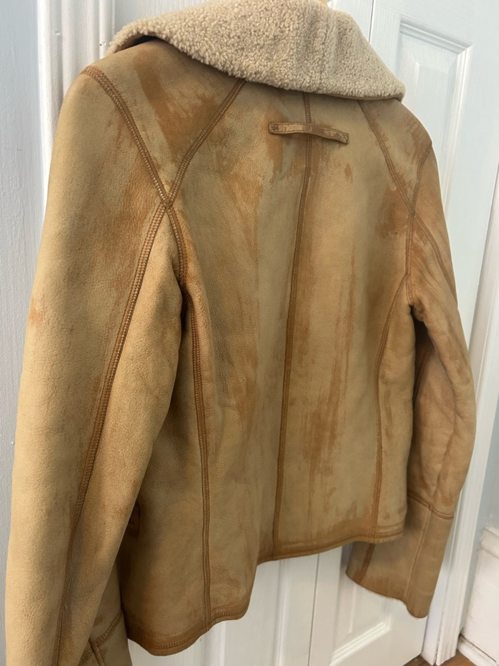 Authentic Prada Tan Shearling-Lined Jacket with Red Logo Tab - Picture 6 of 16